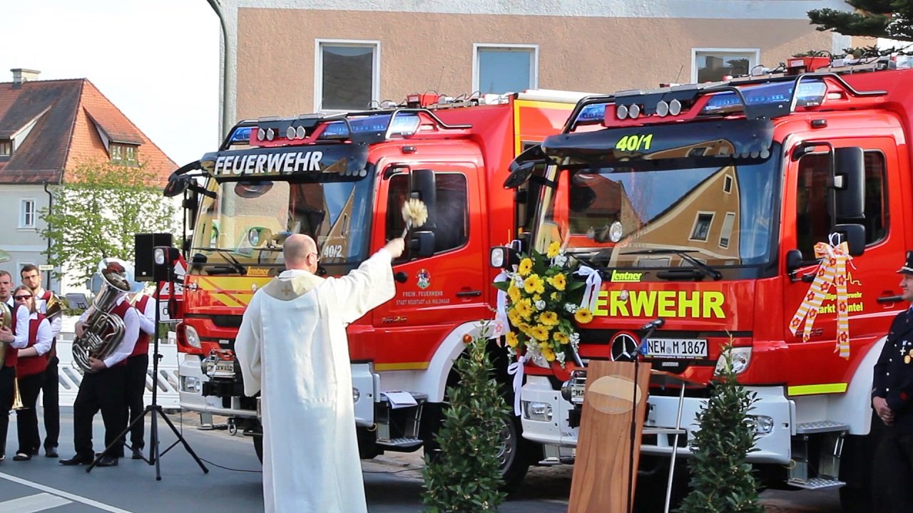 Alles neu macht der Mai: Manteler feiern neues Einsatzfahrzeug