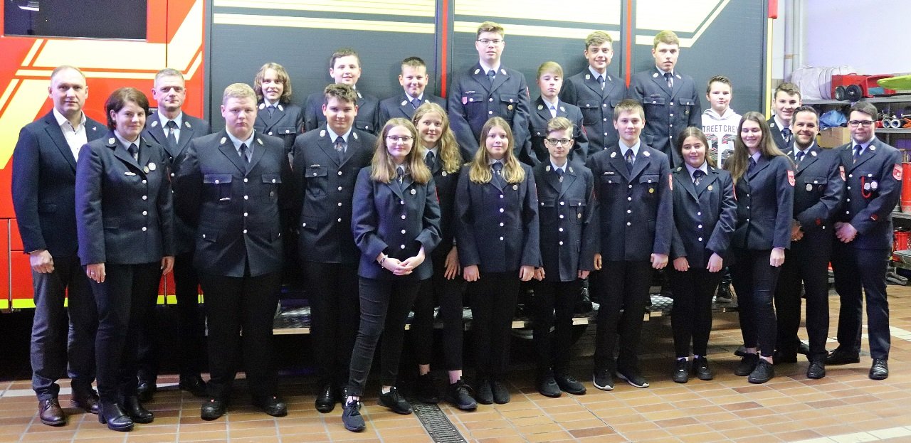 Mantel stolz auf seine Jugendfeuerwehr