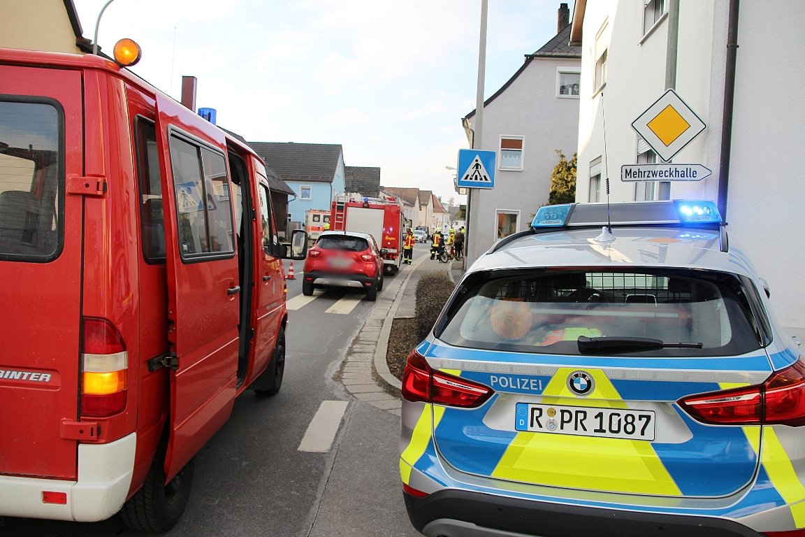 Einsatz in Mantel: Topf mit Öl fängt Feuer