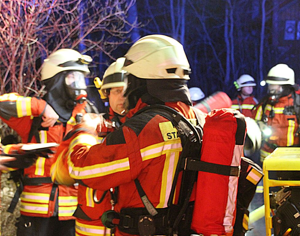 Feuer im Industriegebiet: Maschine brennt komplett aus
