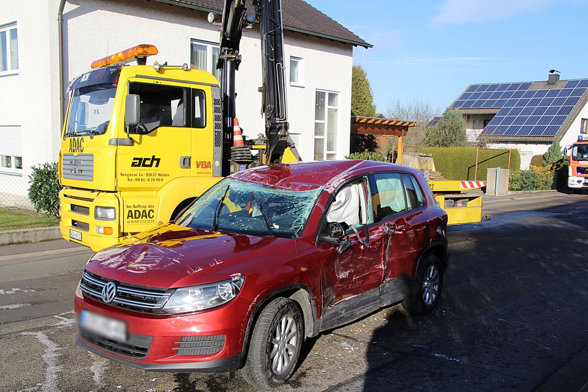 Schwerer Verkehrsunfall in Weiden: Zwei Verletzte