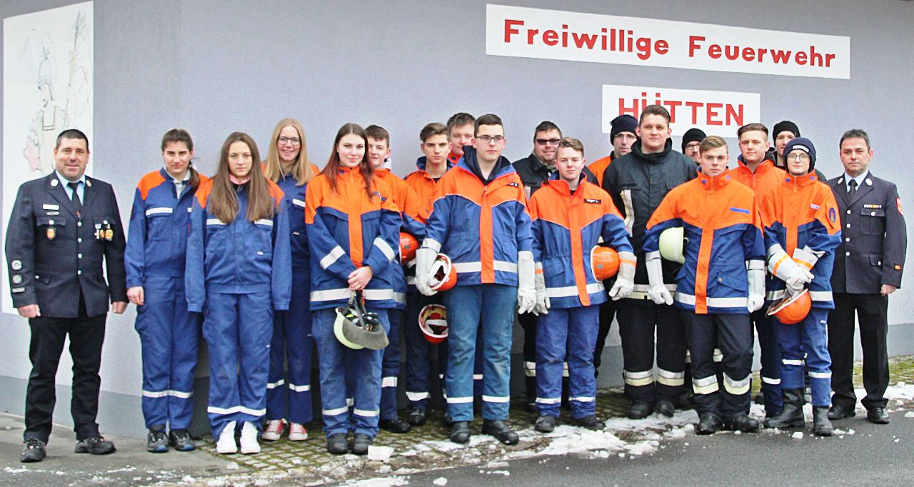 Prüfung gemeistert: 15 junge Feuerwehrler stellen sich Herausforderung