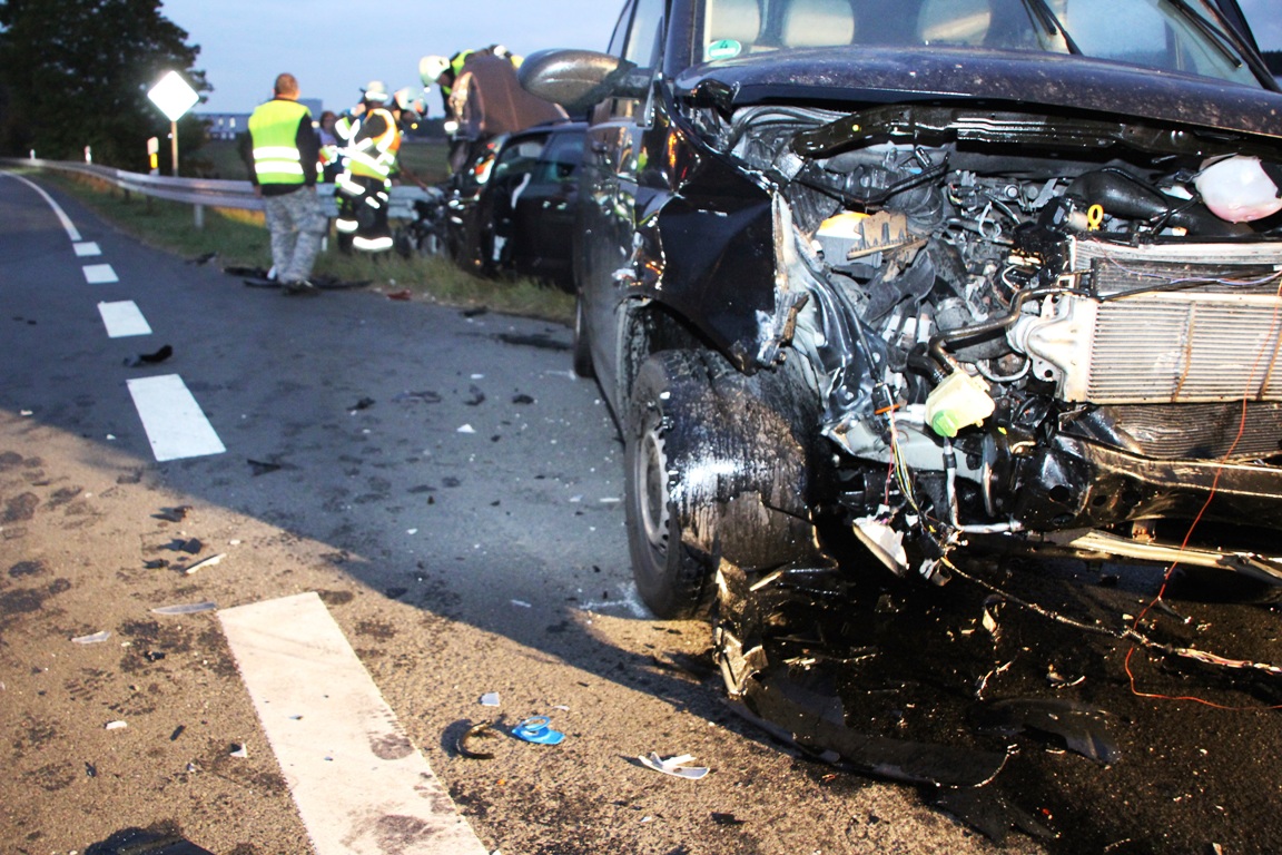 Unfall bei Pressath: Zwei Verletzte und 55.000 Euro Schaden