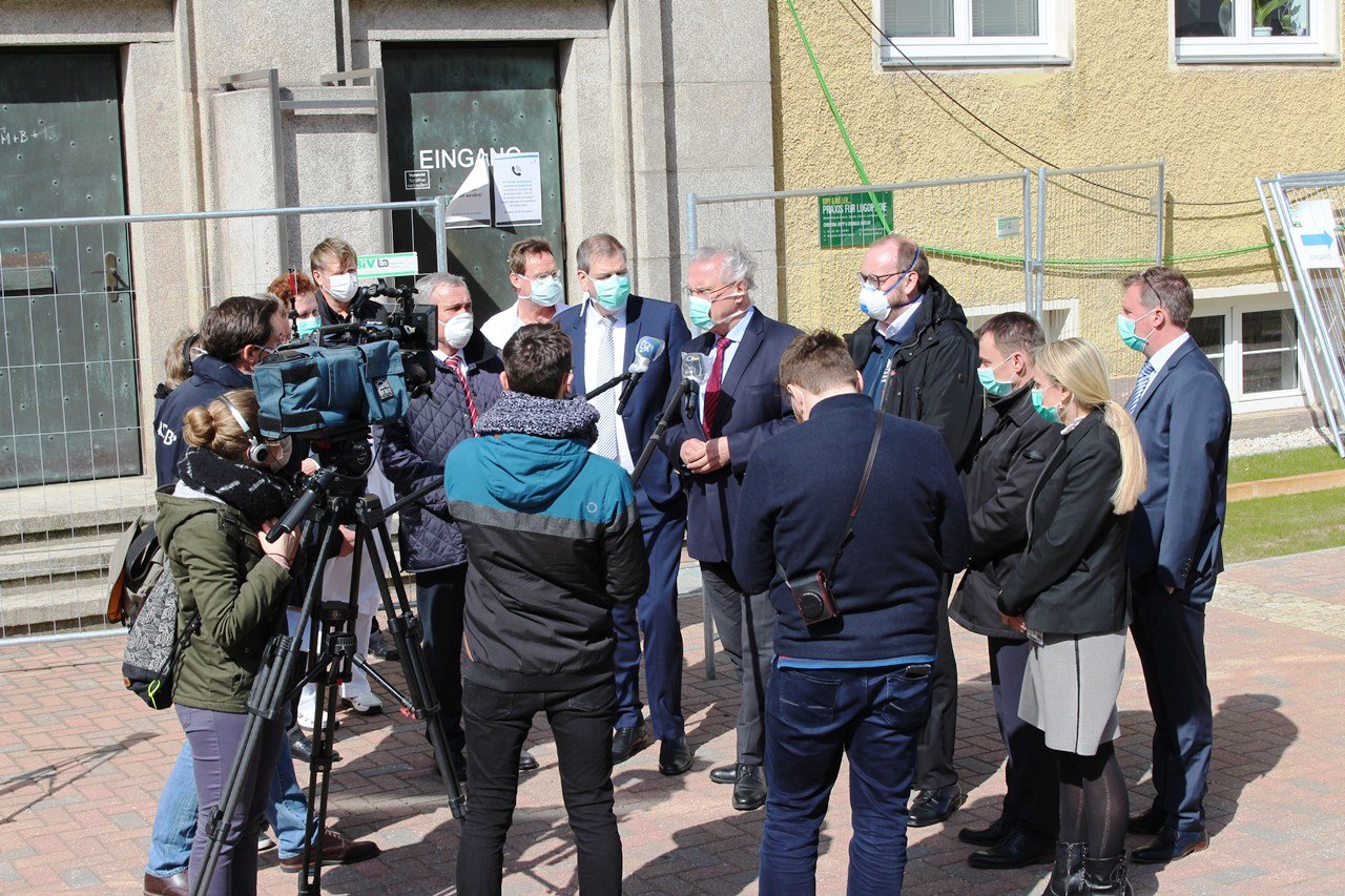 Innenminister lobt Klinik-Personal in Weiden