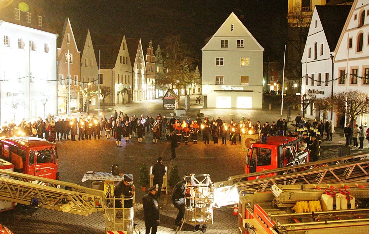 In Freundschaft verbunden: Neustadt und Weiden erneuern Patenversprechen