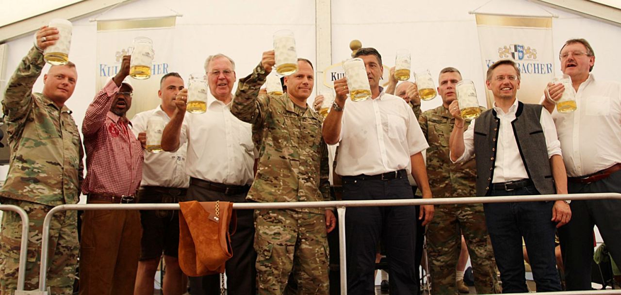 „O’zapft is“ am Deutsch-Amerikanischen Volksfest