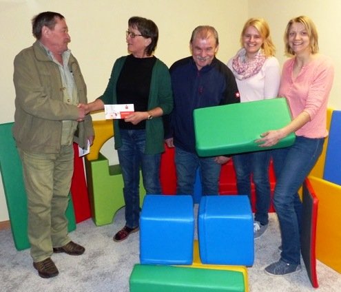 Großzügige Spende für Kuschelecke