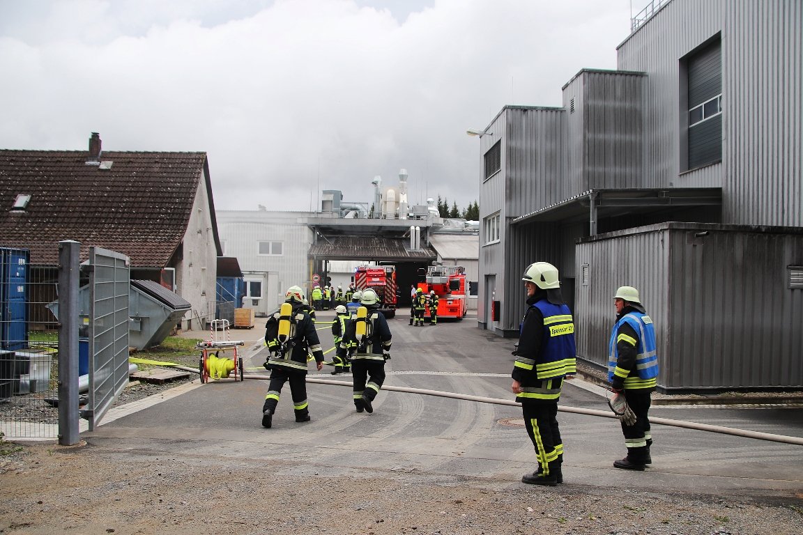 Großeinsatz in Eschenbach: Schwelbrand in Container