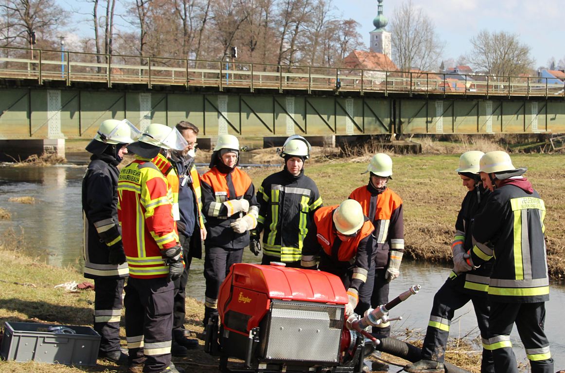 26 neue Maschinisten im Landkreis Neustadt: Feuerwehren gut aufgestellt