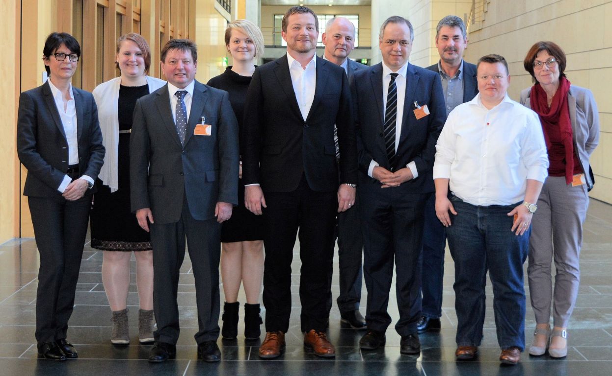 MdB Uli Grötsch wirbt in Berlin für Philatelie Weiden