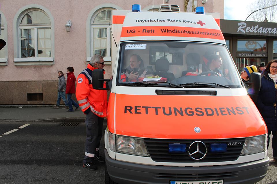 BRK-Transporter angefahren und geflüchtet