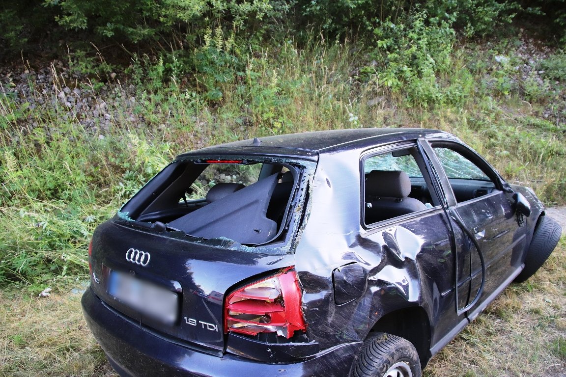 Audi überschlägt sich: Autofahrer betrunken