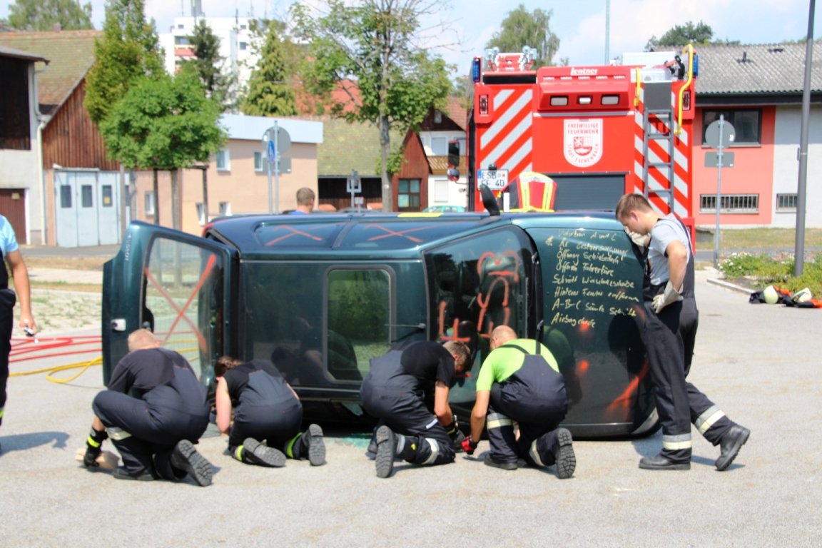 Hilfe von Profis: Feuerwehrler trainieren für den Ernstfall