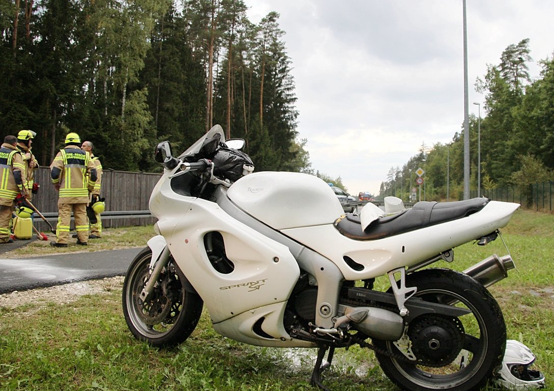 Schwerer Motorradunfall: US-Soldat stürzt vor Lagerzufahrt