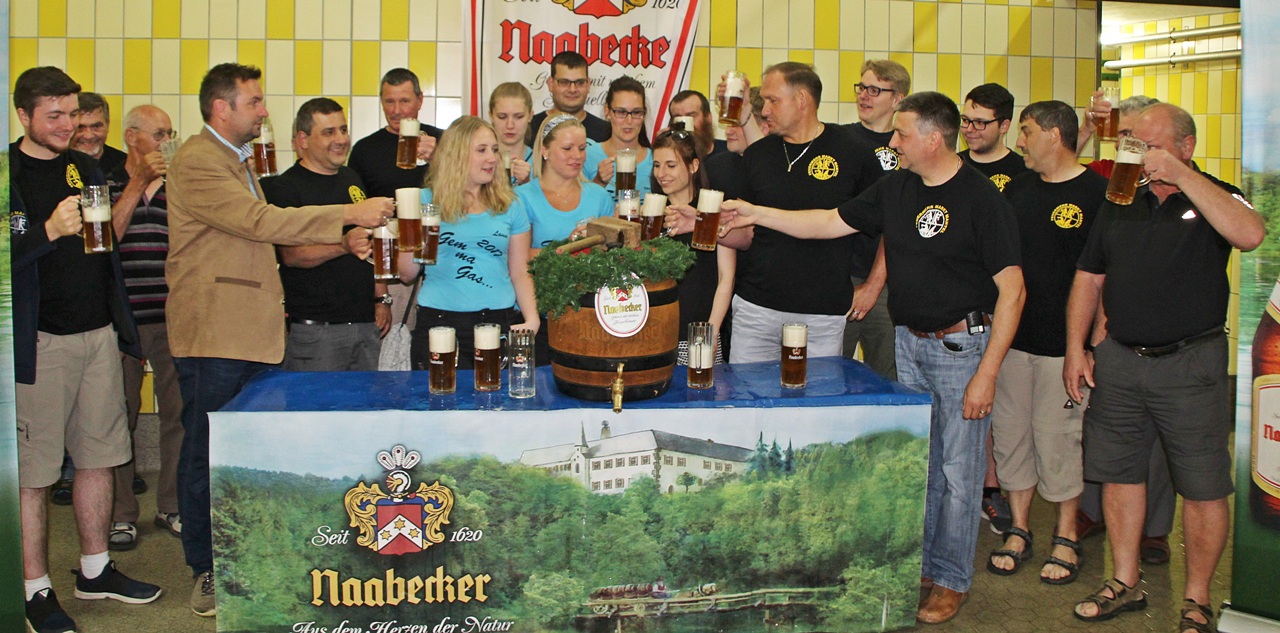 Mantler Feuerwehrler testen Löschmittel für’s Fest