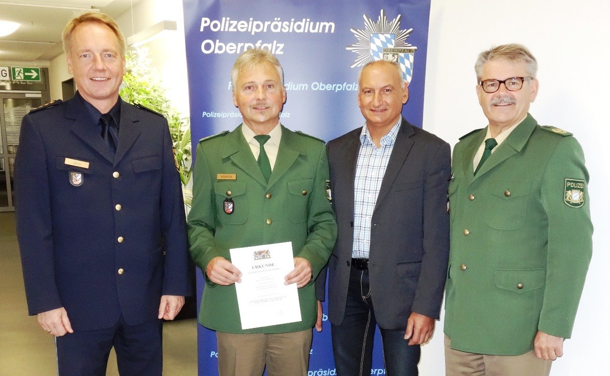 Beförderung ist perfekt: Werner Stopfer wird Erster Polizeihauptkommissar