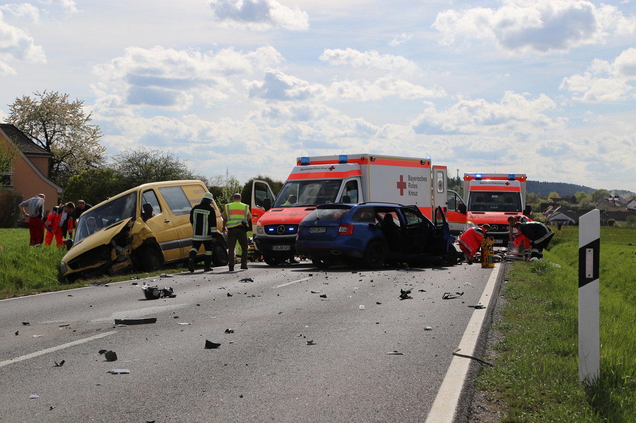 Schwerer LKW-Unfall bei Kulmain [update]