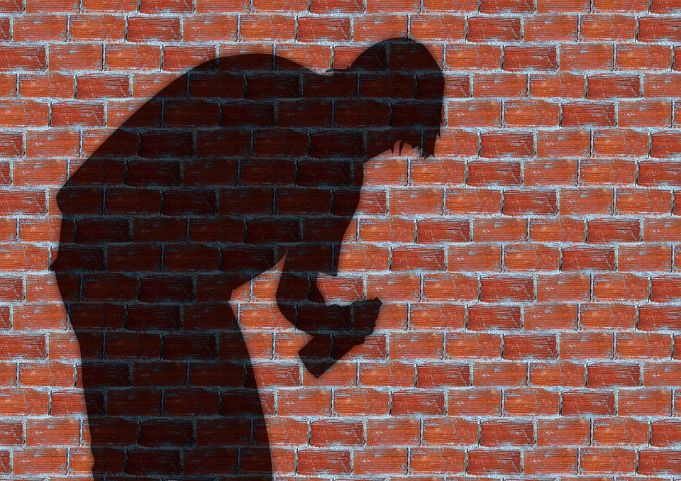 Garagentor und Stromverteilerkästen besprüht: 1.500 Euro Schaden
