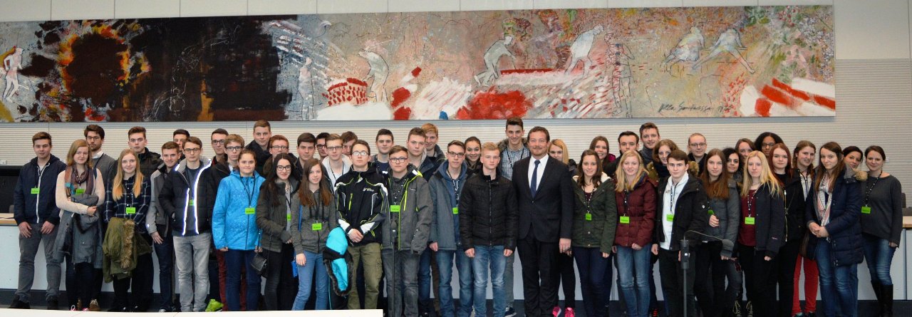 Neustädter Schüler „verhören“ Bundestagsabgeordneten Uli Grötsch