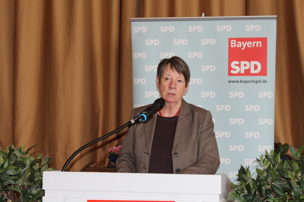 Flüchtlingsthematik, Wohnungsbau und Fracking zentral in Barbara Hendricks´Rede