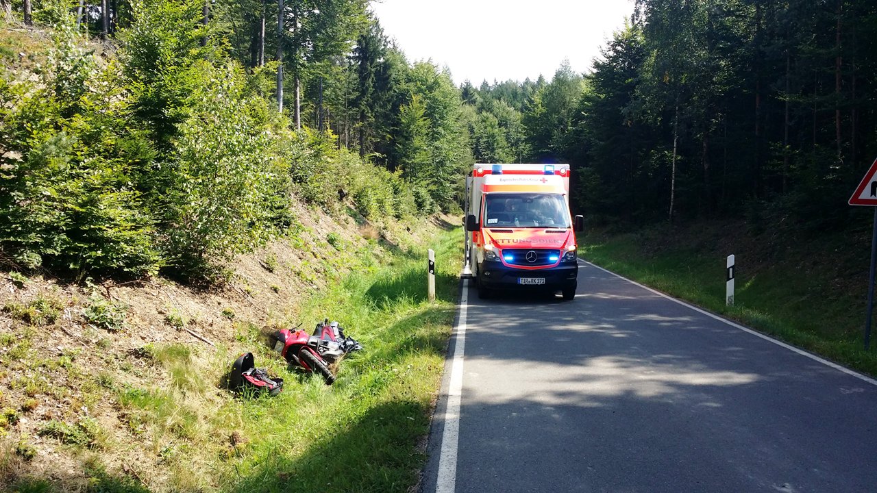 [Update] Motorrad-Unfall zwischen Atzmannsberg und Hessenreuth
