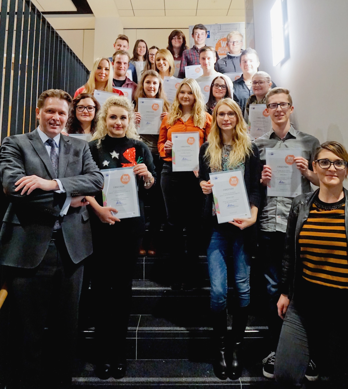 Azubis bringen Jobs an Schulen
