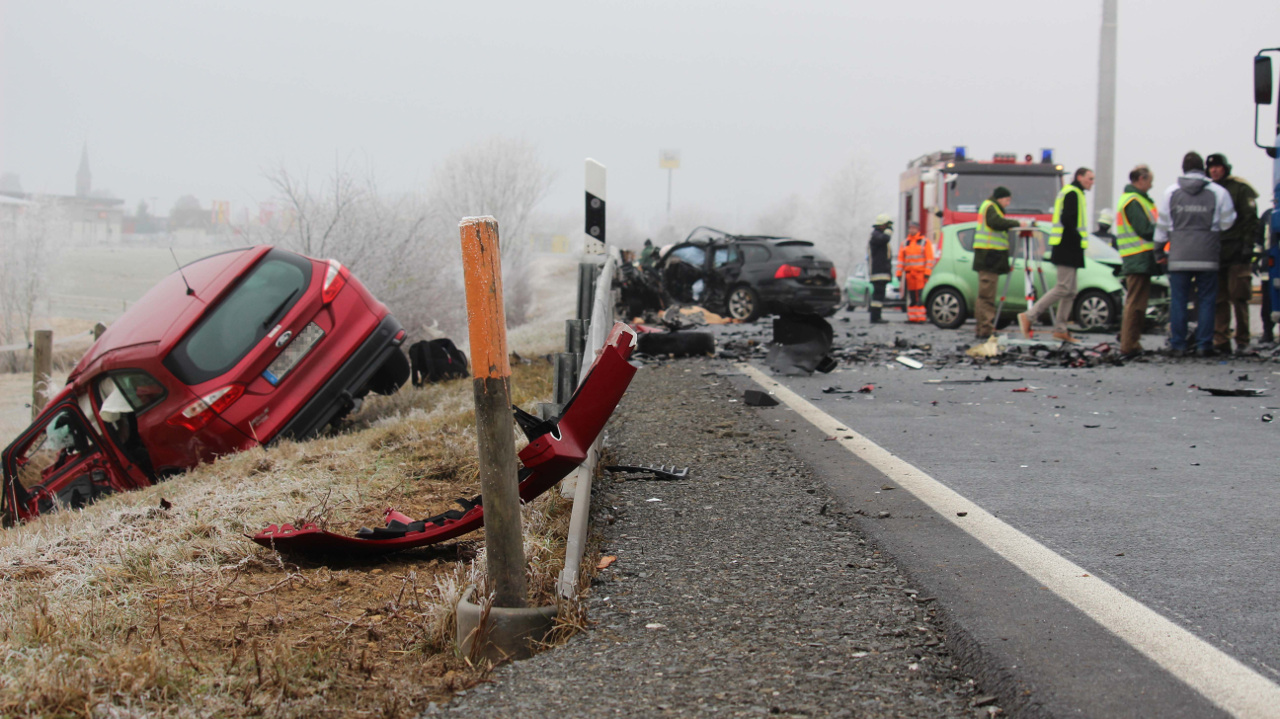 Unfall auf B22 endet tödlich