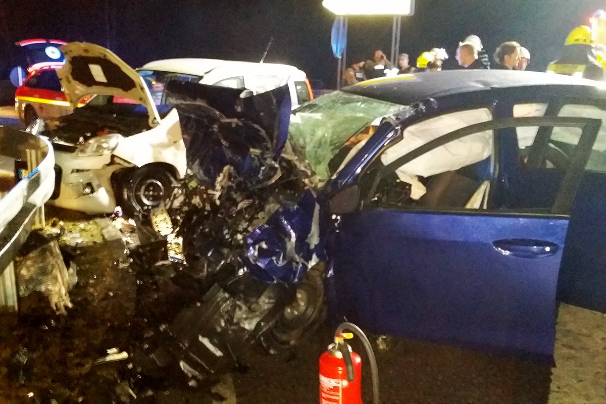 [Update] Unfall bei Hütten: Vier teils schwer Verletzte