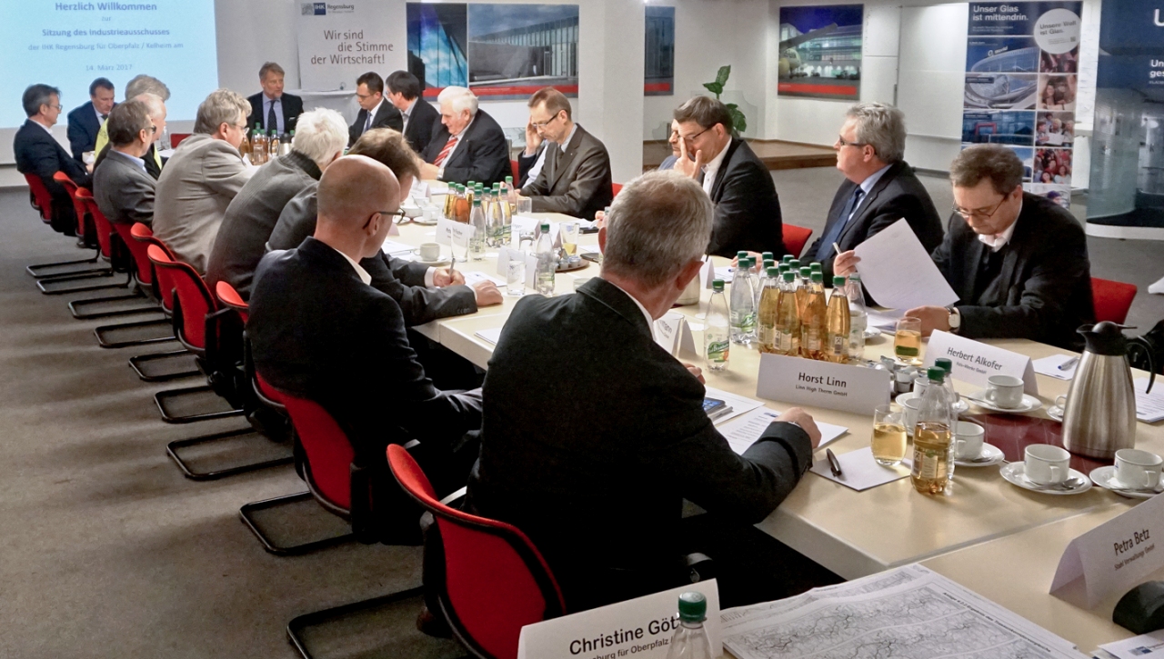 Bezahlbare Energie: Industrieausschuss der IHK diskutierte zum Ausbau der Stromnetze