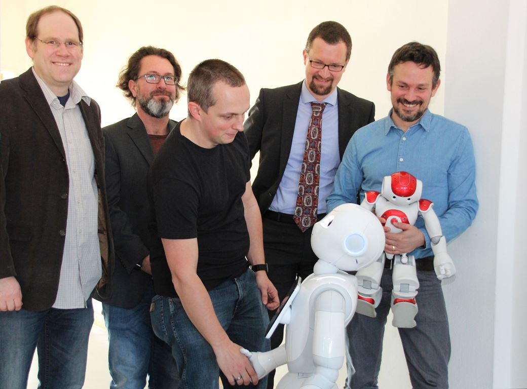 Zuwachs in der Roboterfamilie: Pepper zieht in der OTH ein