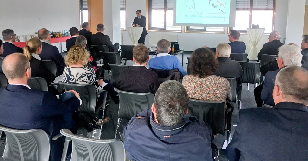 Wirtschaft zählt auf Europa: IHK Weiden diskutiert mit Hypo-Chefvolkswirt