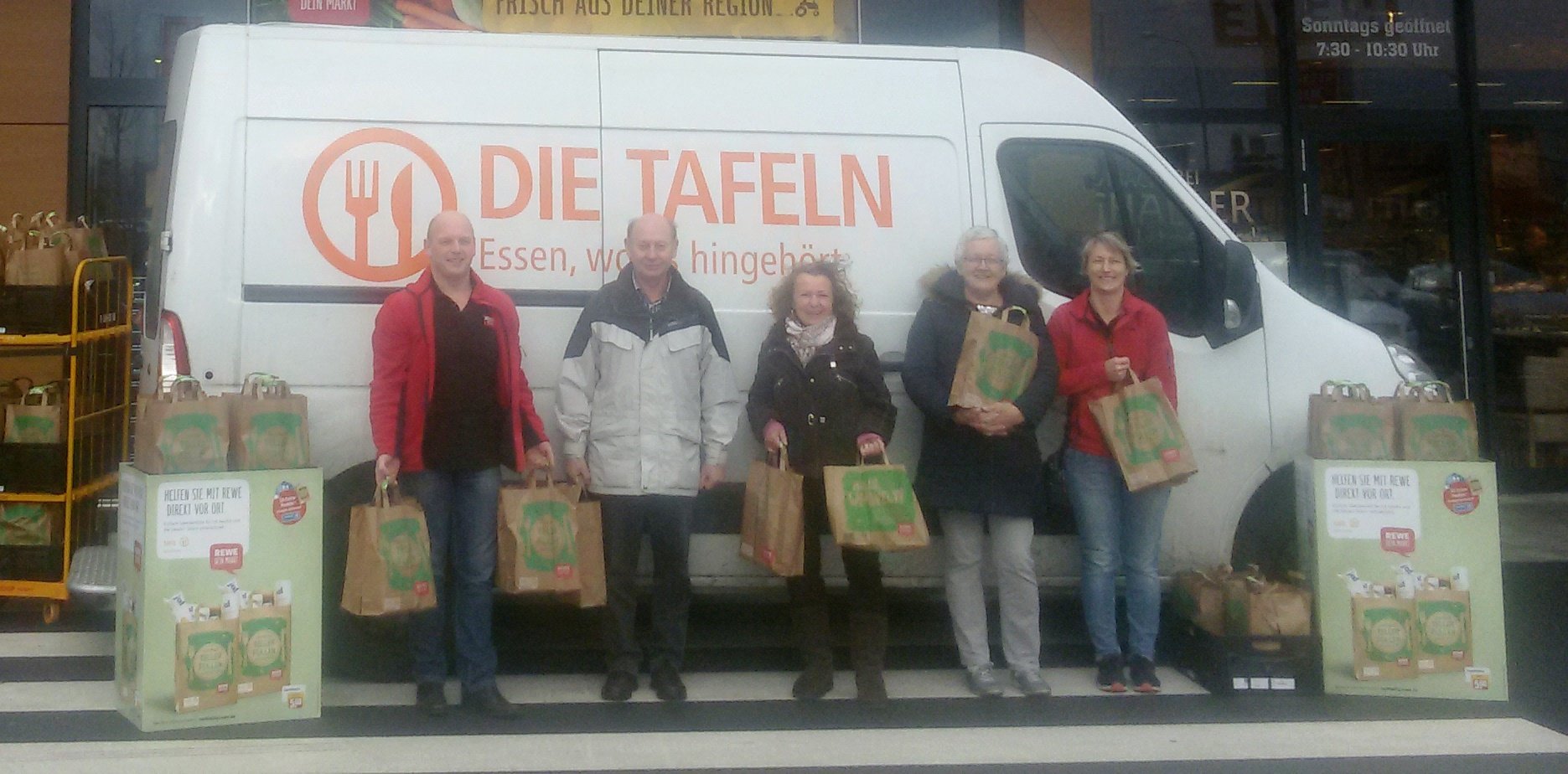 Gemeinsam Teller füllen: 150 Tüten für Bedürftige