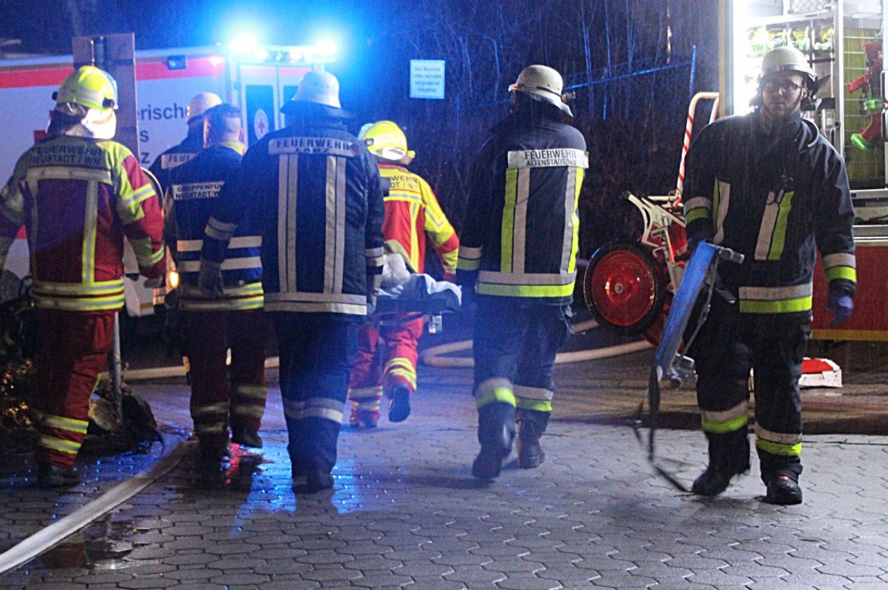 [Update] Großeinsatz in Neustadt: 82 Senioren evakuiert