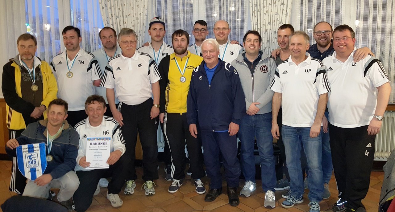 Fußballtennis-Abteilung des BVS Weiden schwimmt auf Erfolgswelle