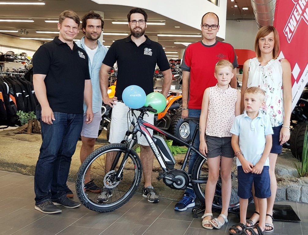 Entenrennen 2018: Gewinner freuen sich über E-Bike