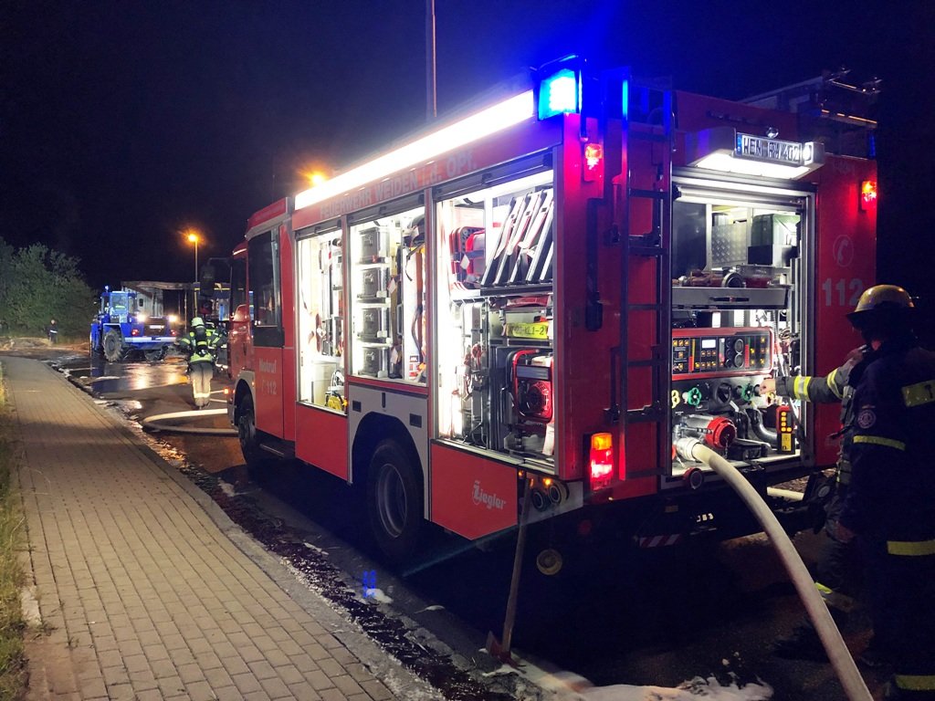 Doppelhaus am Hammerweg brennt