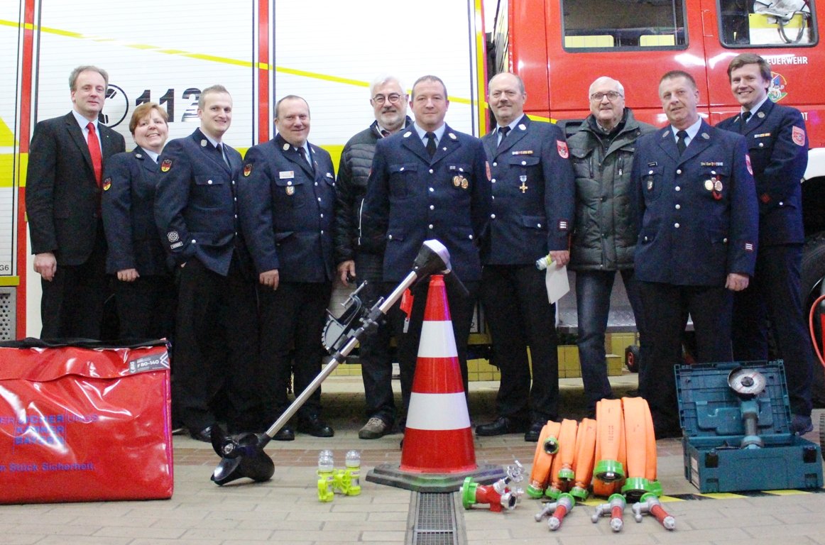 Feuerwehr Neustadt erhält verspätetes Geburtstagsgeschenk