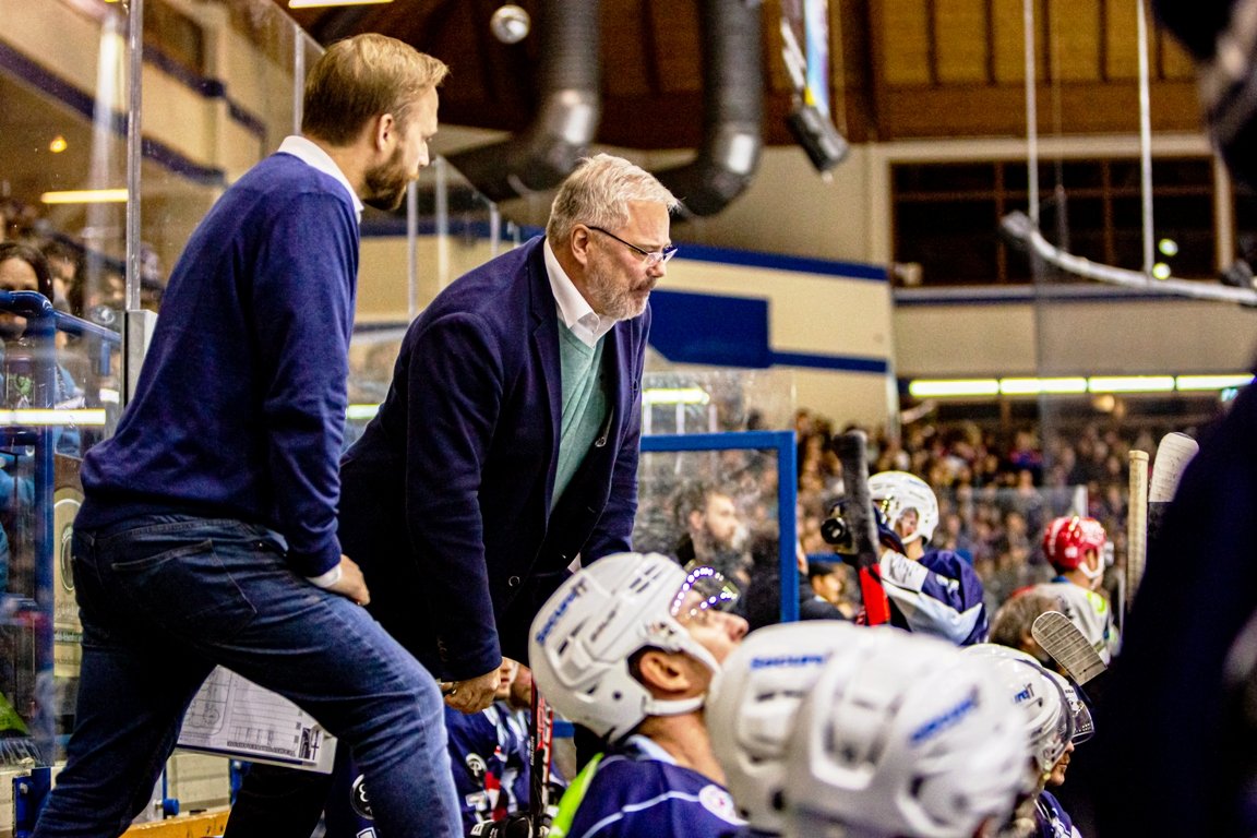 Ken Latta bleibt Trainer bei Blue Devils