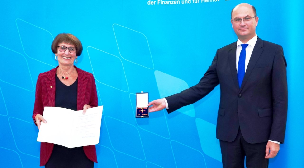 Waltraud Koller-Girke mit Bundesverdienstkreuz ausgezeichnet