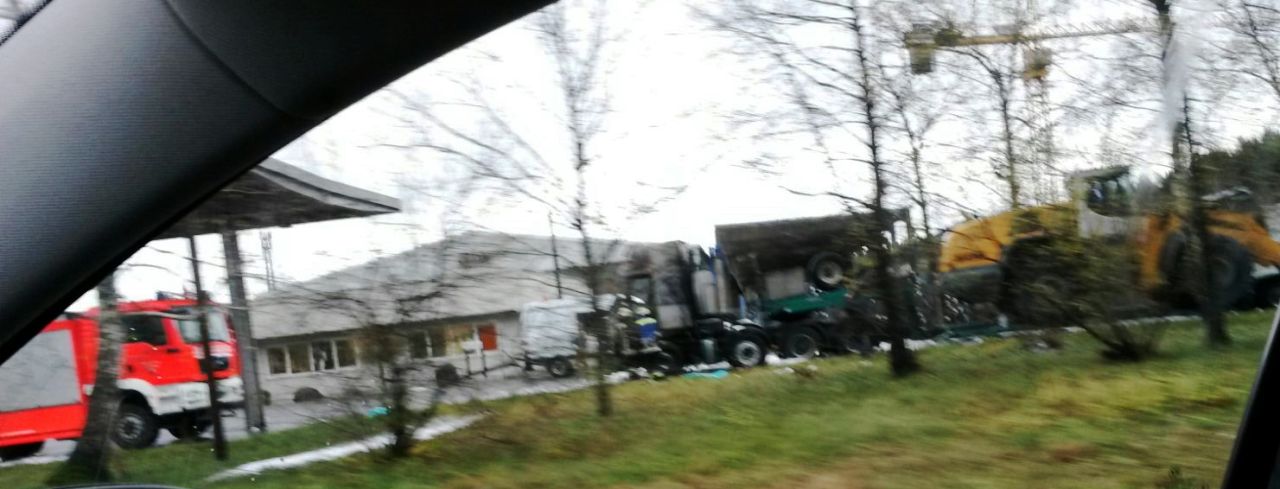 LKW brennt vollständig aus