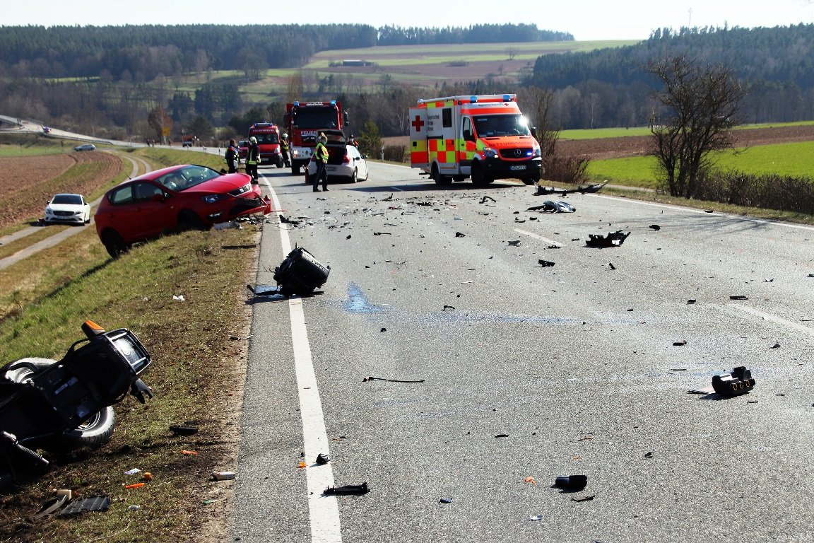 Motorrad-Unfall: Drei Verletzte und 35.000 Euro Schaden
