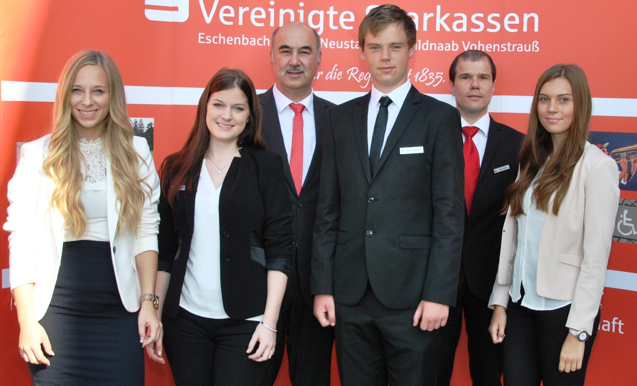 Vier neue Azubis bei der Sparkasse