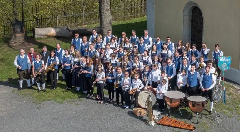 Musiktour durch Parkstein – Jugendblaskapelle feiert 30-jähriges Bestehen