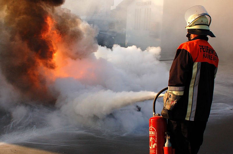 Heckenbrand wegen Unkrautvernichtung
