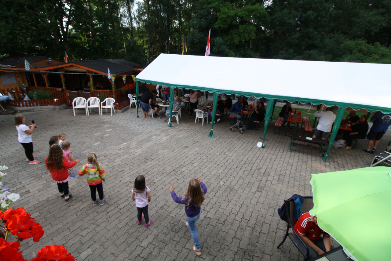 Mopsfidele Stimmung in kleinerer Runde