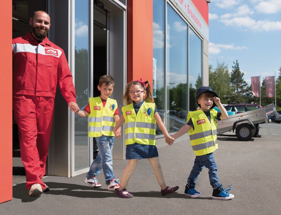 A.T.U stiftet über 75.000 Warnwesten für Vorschulkinder