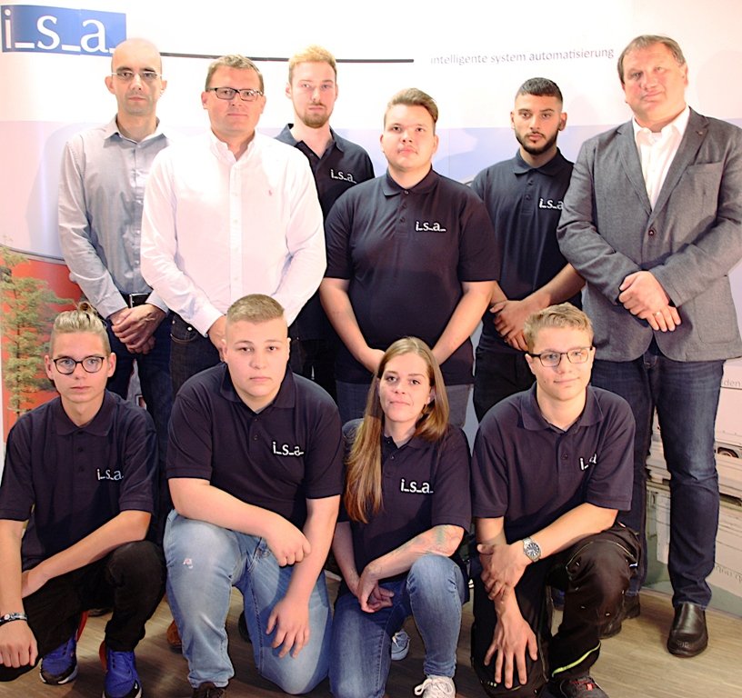 Acht neue Azubis bei isa industrieelektronik GmbH