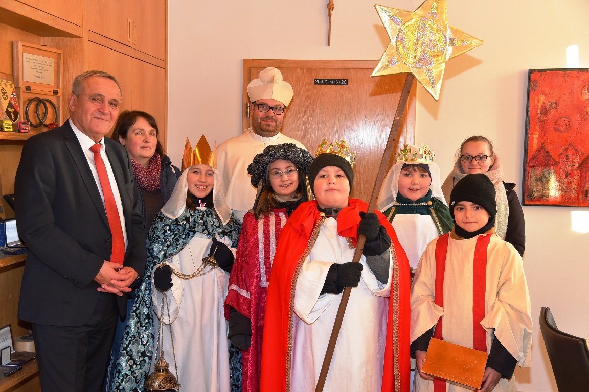 Sternsinger seit 61 Jahren: Kinder sammeln für Kinder