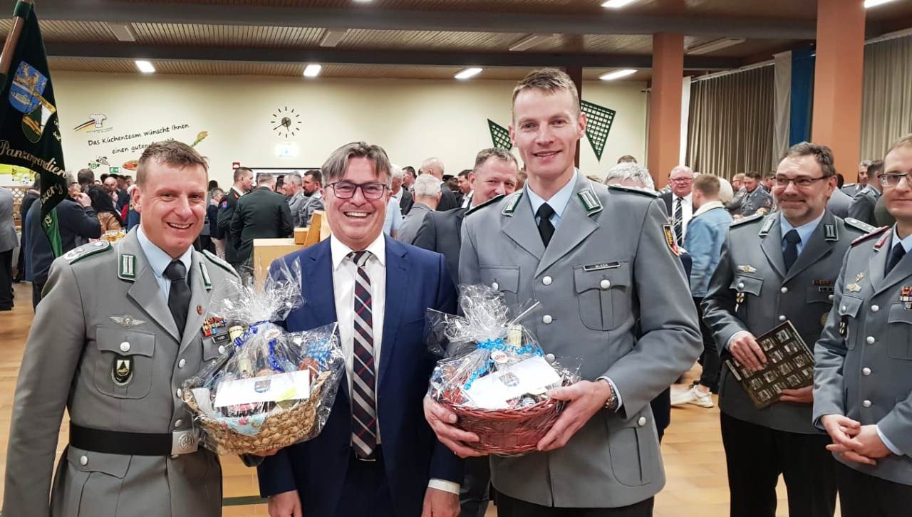 Kommandoübergabe beim Panzergrenadierbataillon 122