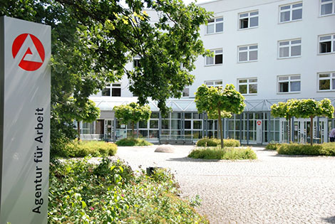 Frühlingshafter Start am Arbeitsmarkt